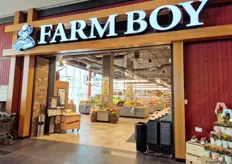 The new and largest Farm Boy close to the Toronto Harbour Foreshore was visited. A wide variety of well presented fruit and vegetables are on offer for Canadian consumers. The store is bright and clean, with creative displays. The store manager said they are going back to their roots with fresh produce the main attraction as customers walk into the retailer.